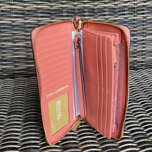 Michael Kors Jet Set Travel Large Travel CONTINENTAL 
Sherbert - Picture 7 of 16